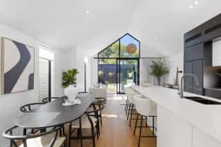 Sleek Modern Elegance - Image 11