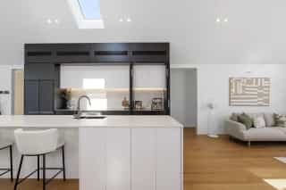Sleek Modern Elegance - Image 13