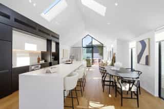 Sleek Modern Elegance - Image 14