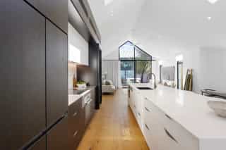 Sleek Modern Elegance - Image 15