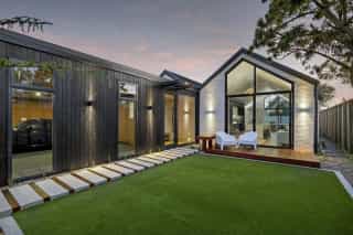Sleek Modern Elegance - Image 2