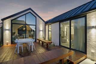 Sleek Modern Elegance - Image 7