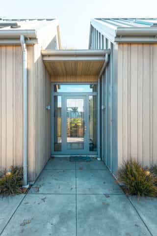 Modern eco family home - Image 8